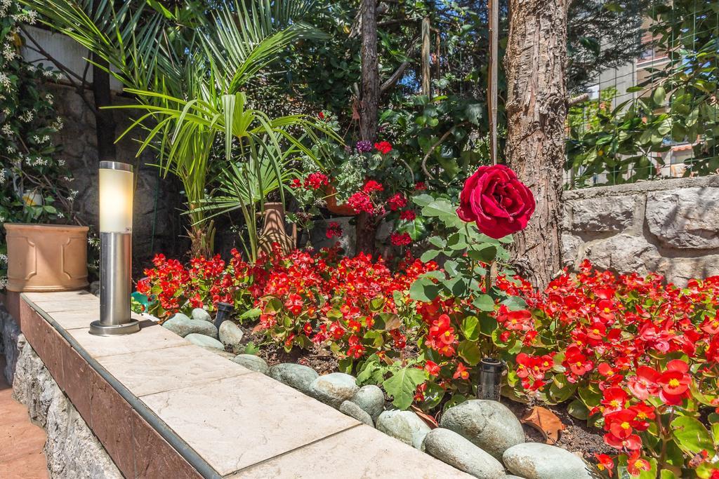 Villa Roses Apartments & Wellness Ičići Kültér fotó